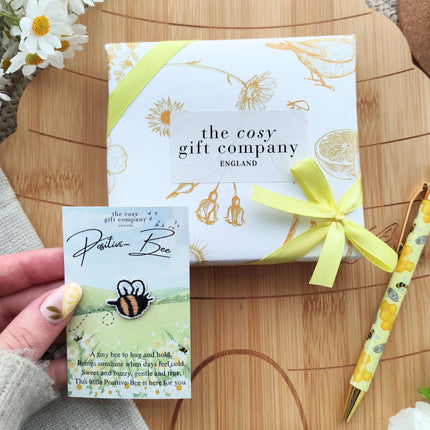 Bee Keepsake - Pocket Hug And Gift Box | Cosy Gift Co